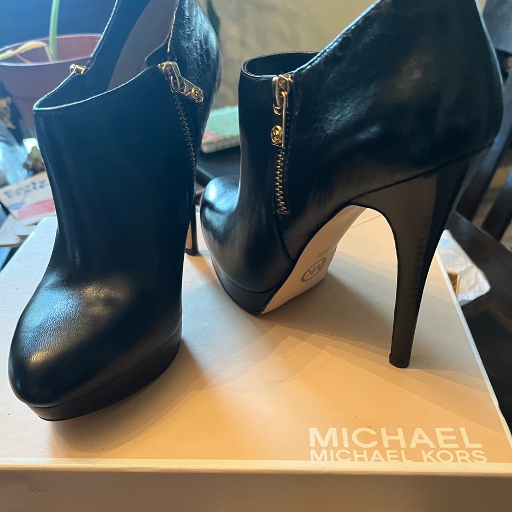 Michael Kors York bootie